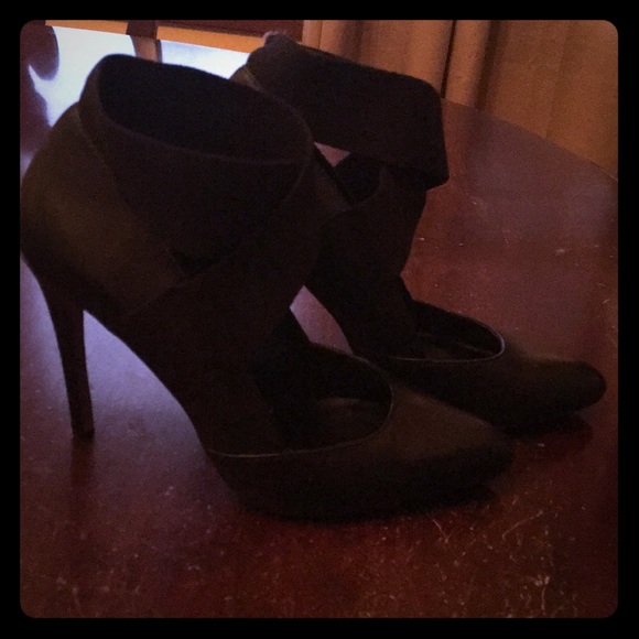 Shoes - Black leather pointed heels
